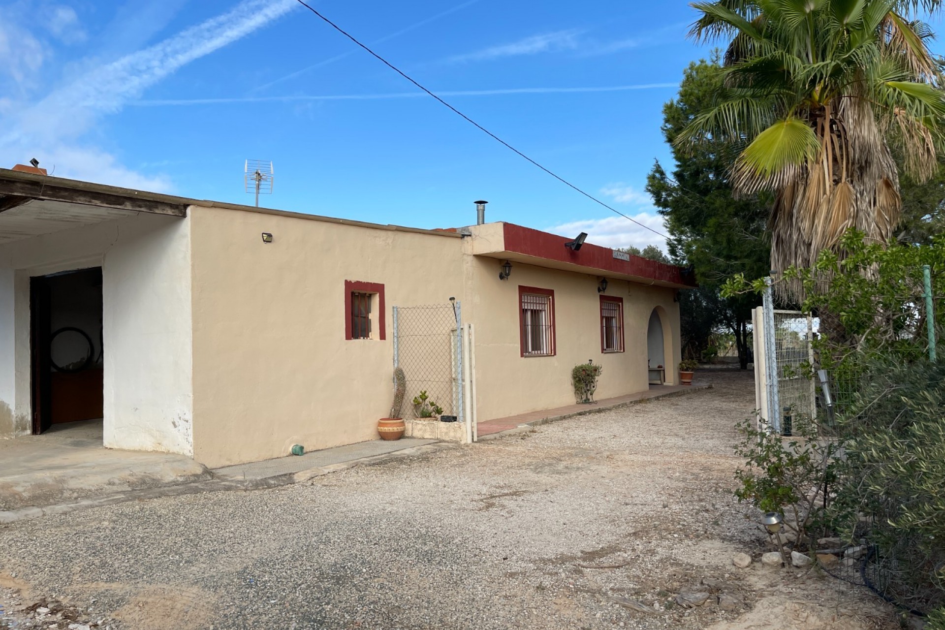 Resale - Finca / Country Property -
Jacarilla