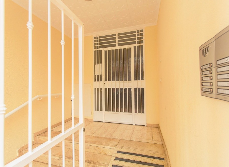 Resale - Flat -
Torrevieja - Playa del cura