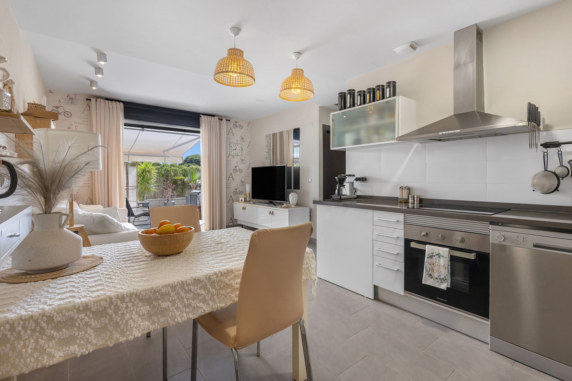 Resale - Ground floor apartment -
La Mata - Playa