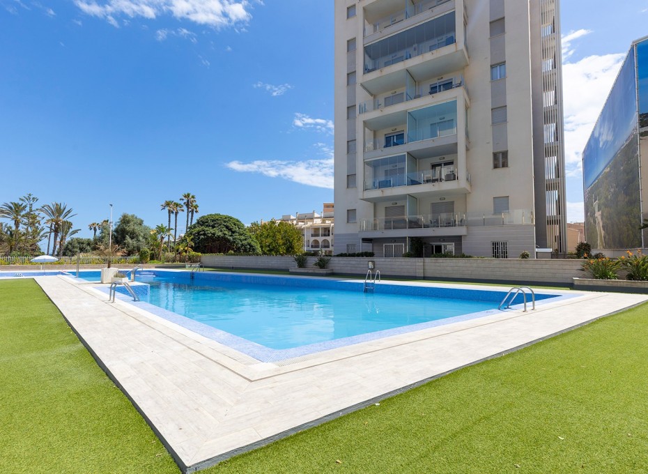 Resale - Ground floor apartment -
La Mata - Playa