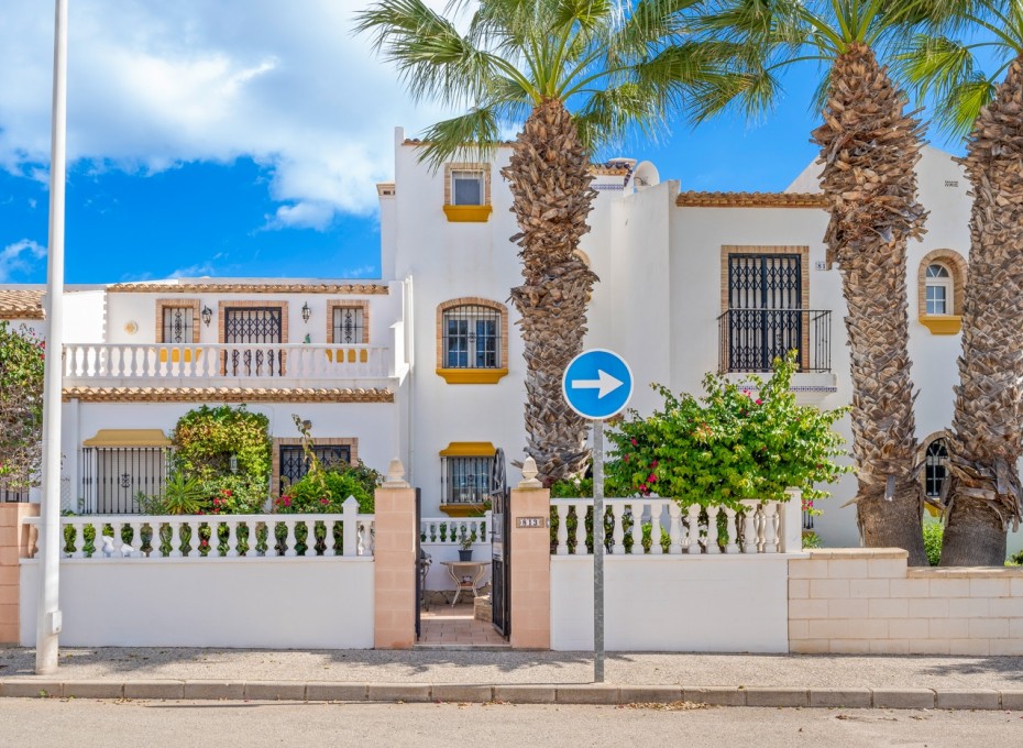 Resale - House -
Orihuela Costa* - Los Dolses