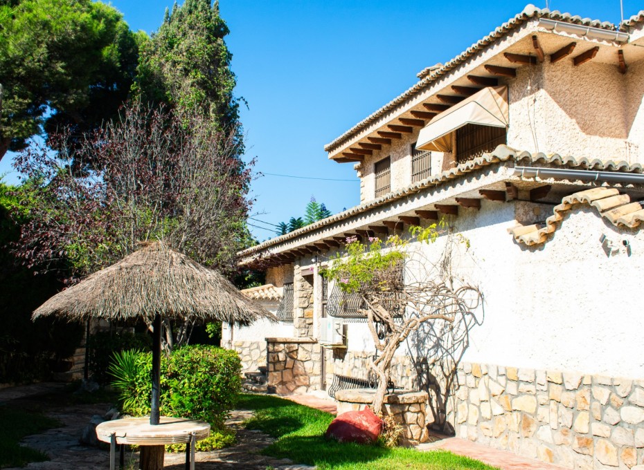 Resale - Independent villa -
Alicante - Albufereta