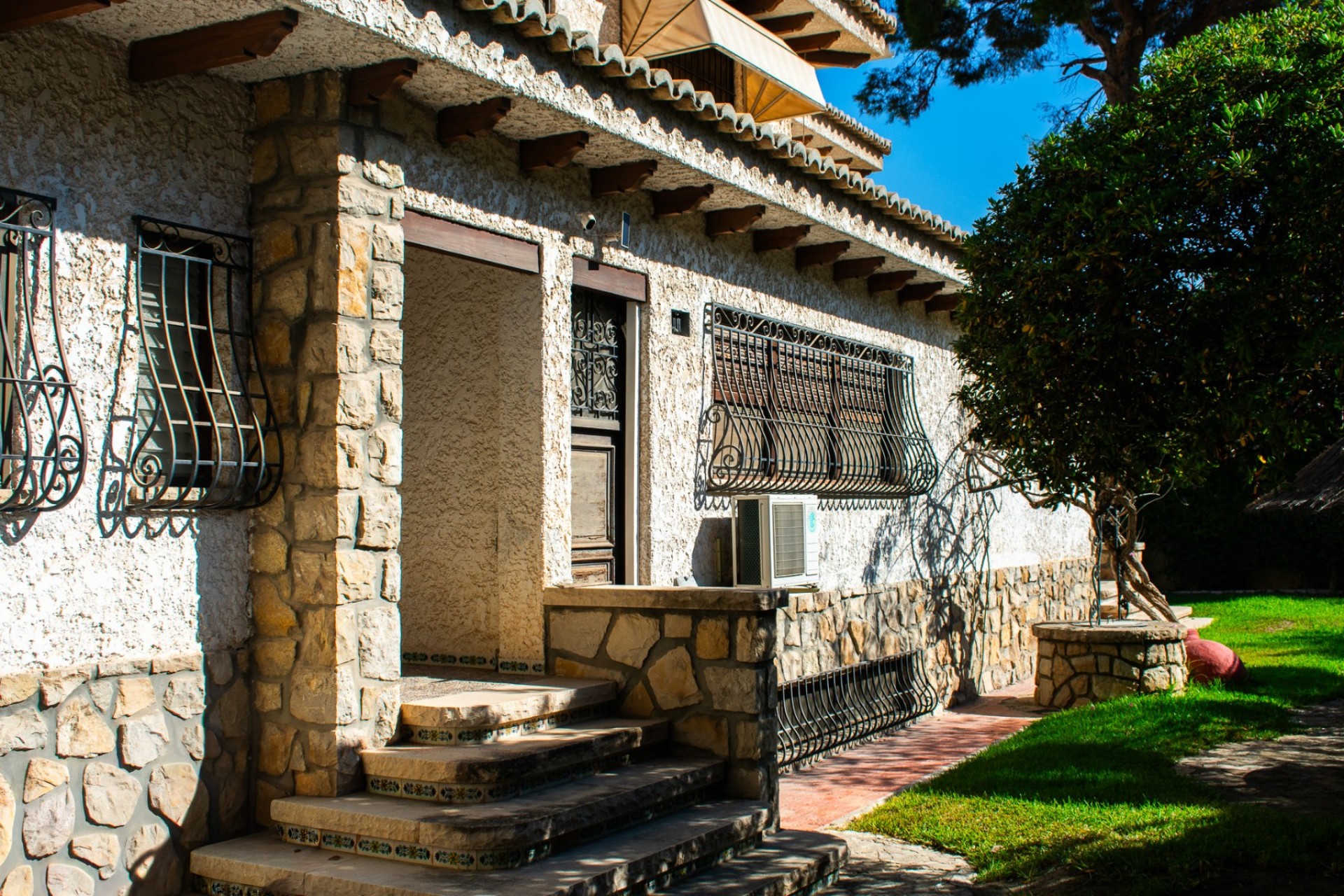Resale - Independent villa -
Alicante - Albufereta