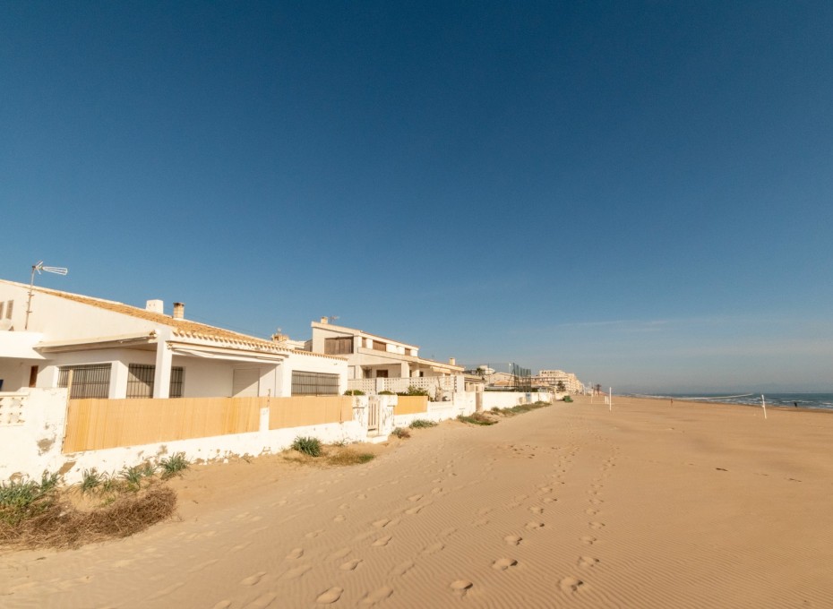 Resale - Independent villa -
Guardamar del Segura - Guardamar Playa