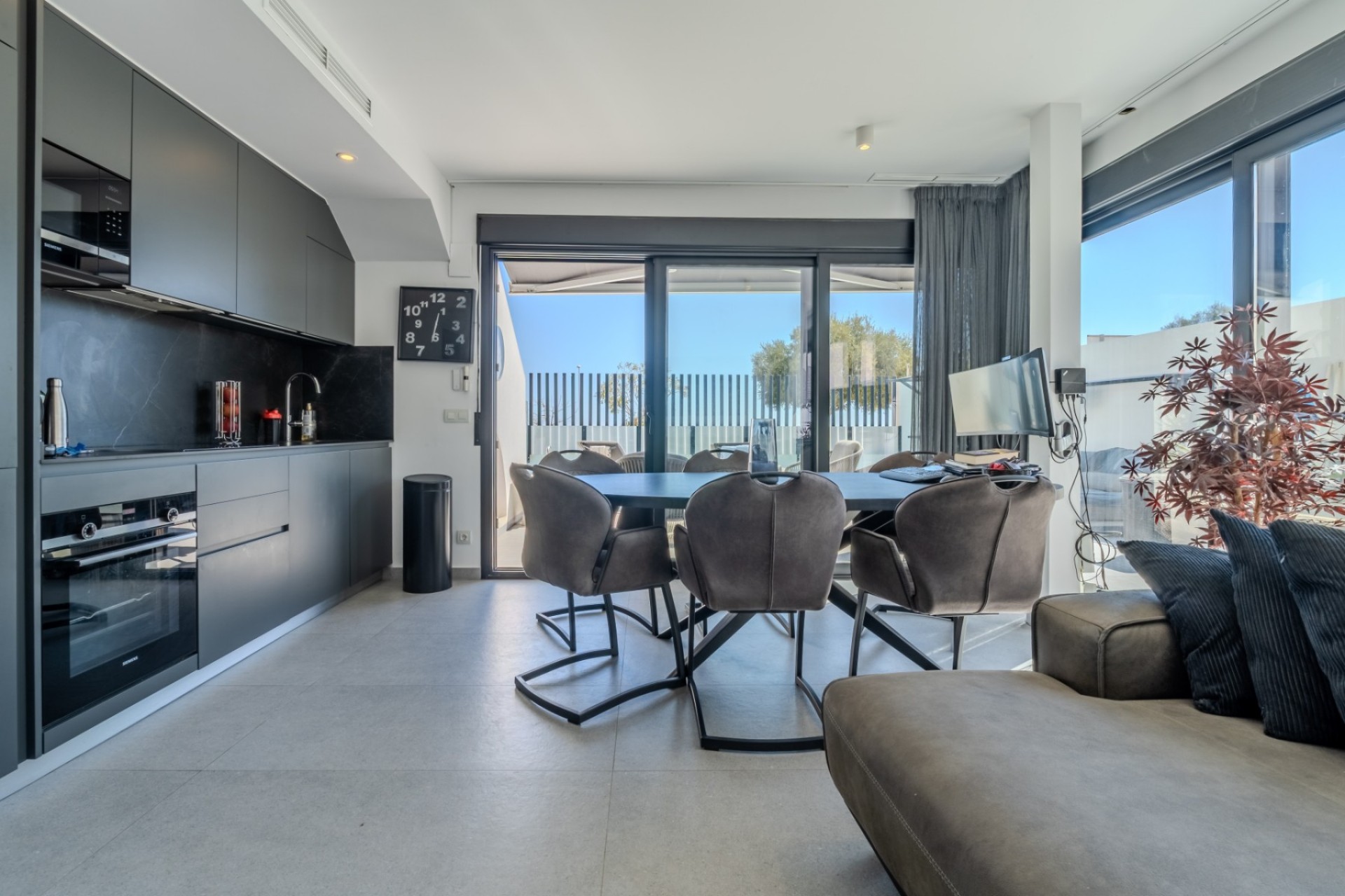 Resale - Independent villa -
Guardamar del Segura - Urbanizaciones