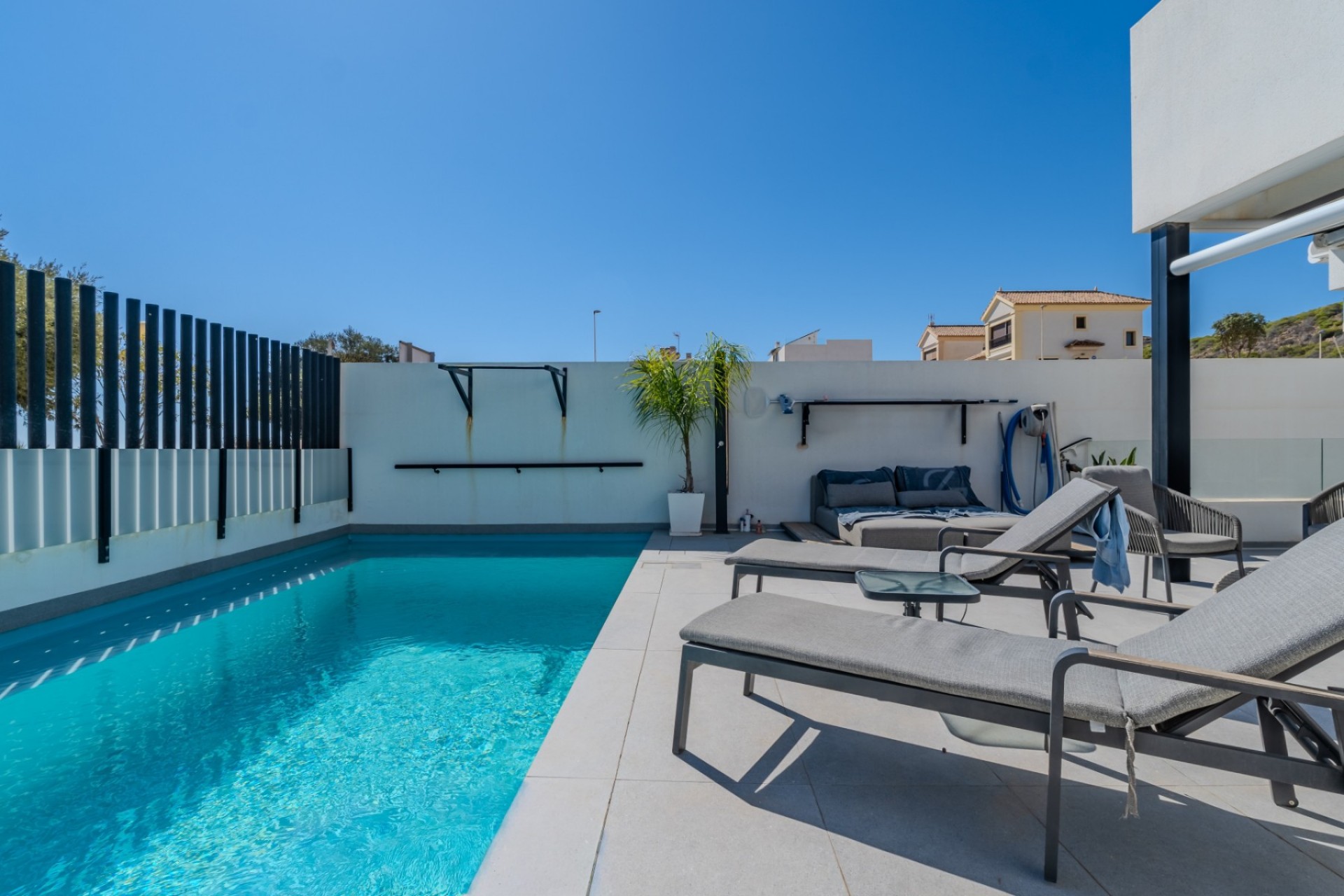 Resale - Independent villa -
Guardamar del Segura - Urbanizaciones