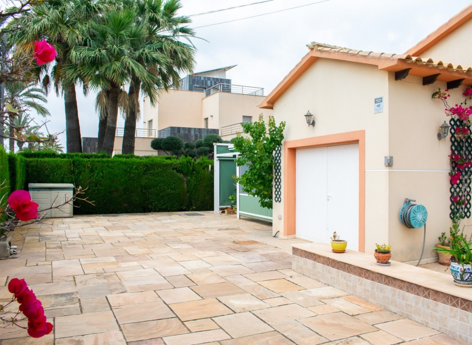 Resale - Independent villa -
Orihuela Costa - Cabo Roig *