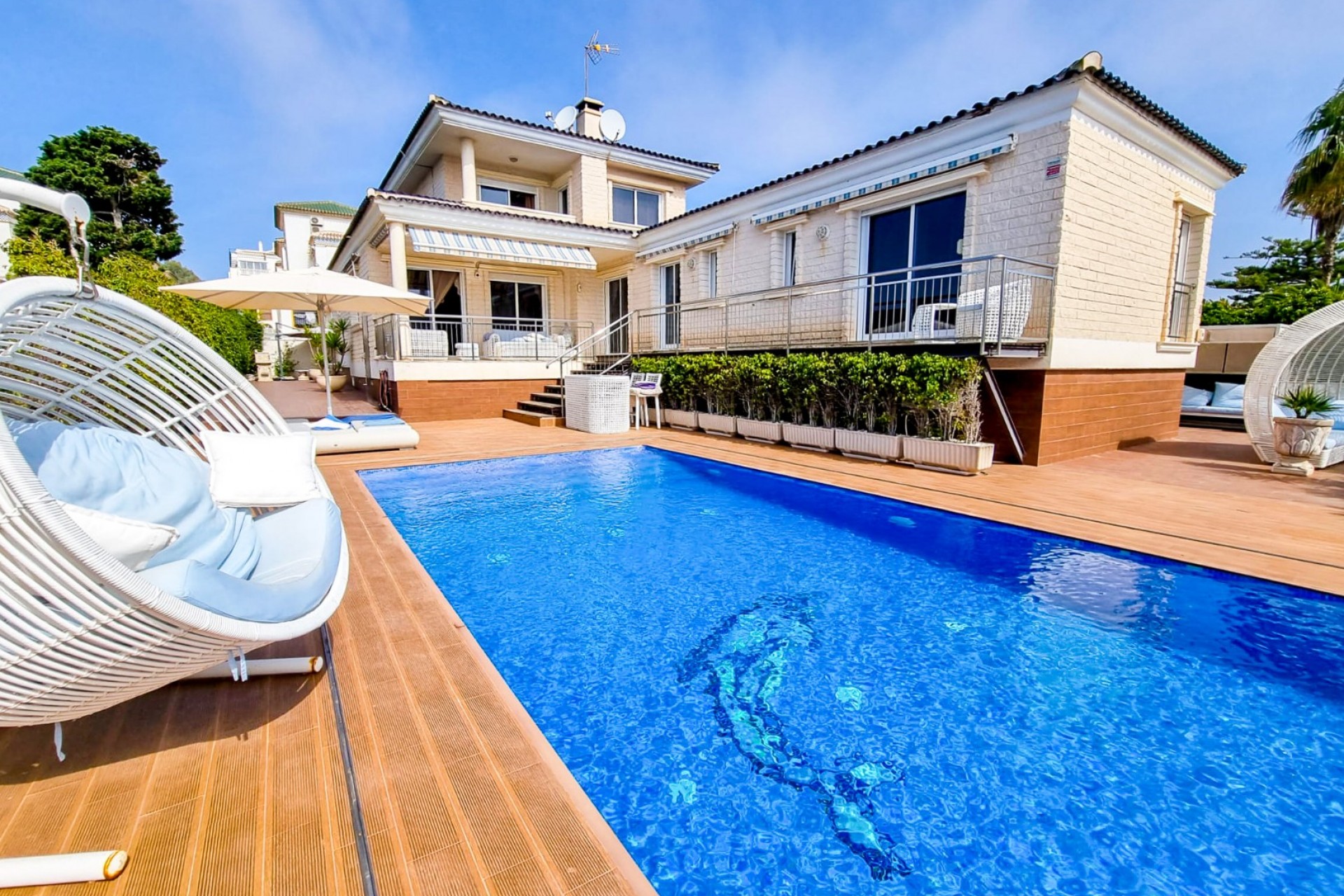 Resale - Independent villa -
Torrevieja - La Mata