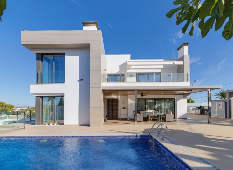 Resale - Independent villa -
Torrevieja
