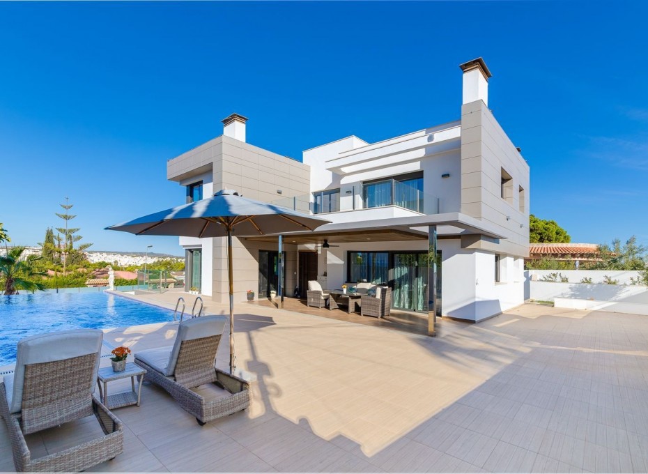 Resale - Independent villa -
Torrevieja
