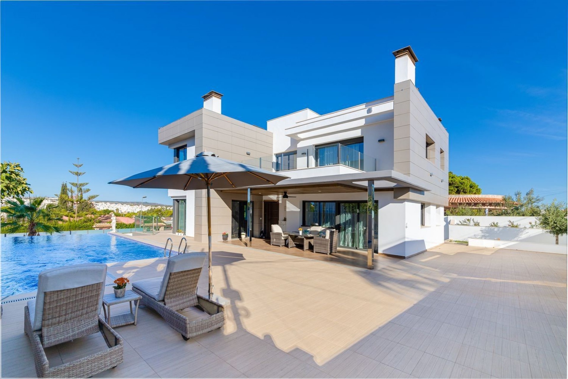 Resale - Independent villa -
Torrevieja