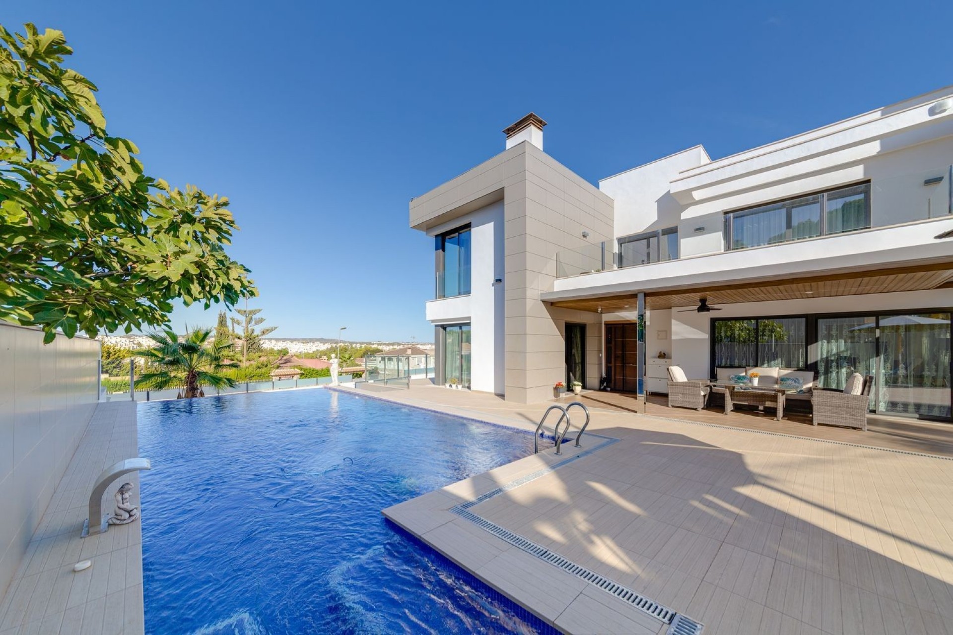 Resale - Independent villa -
Torrevieja