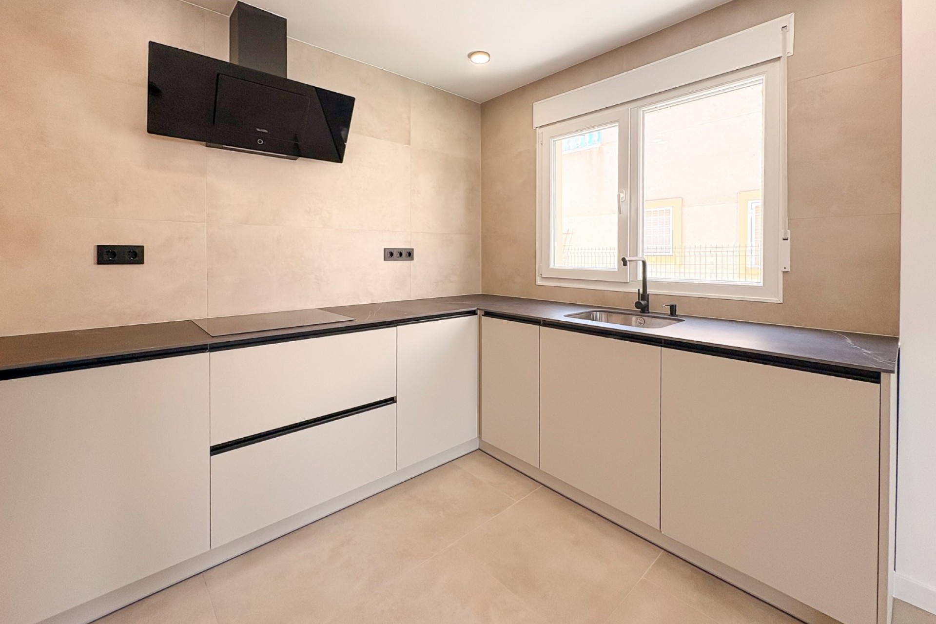 Resale - Semi-Detached Villa -
El Campello - Pueblo Acantilado - Venta Lanuza