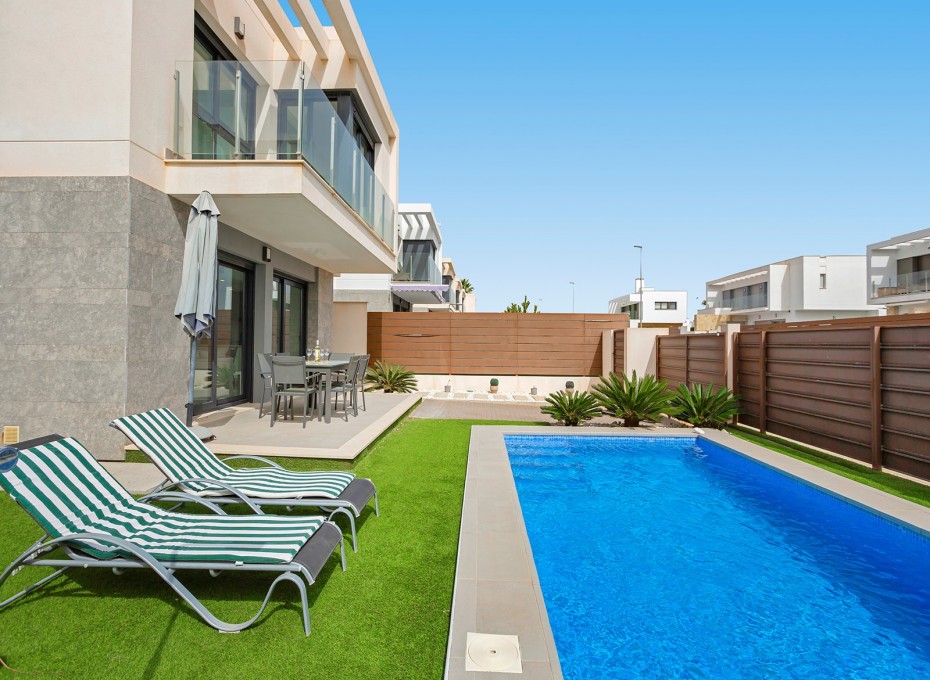 Resale - Semi - Detached Villa -
Vistabella Golf