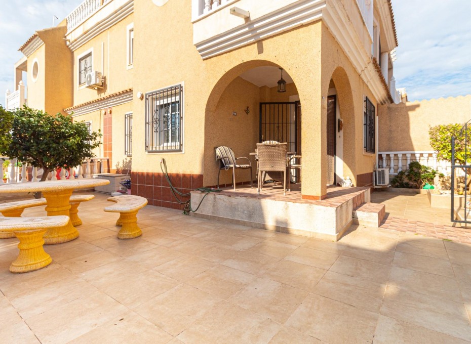 Resale - Terraced house -
Orihuela Costa - Cabo Roig