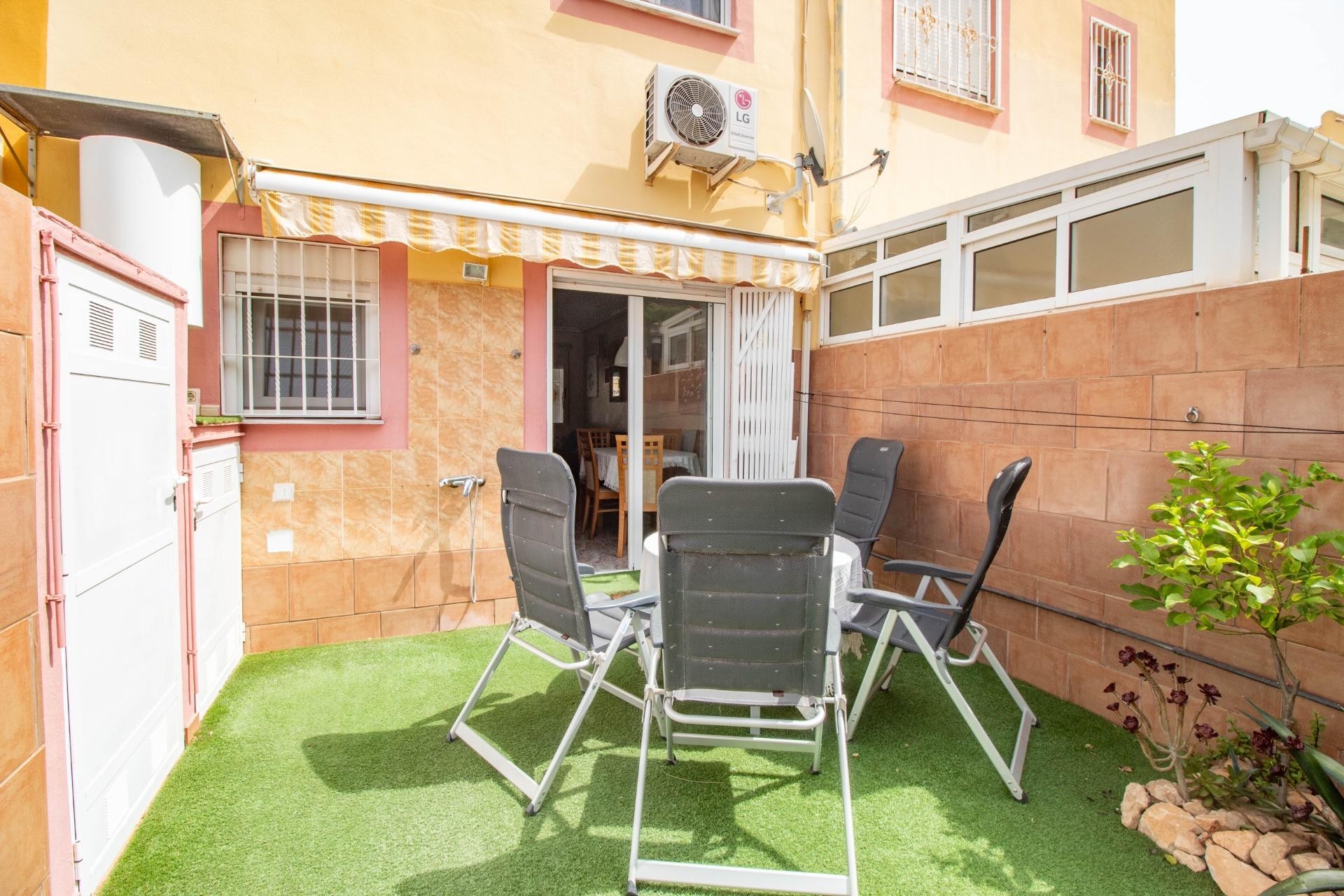 Resale - Terraced house -
Orihuela Costa - La Regia