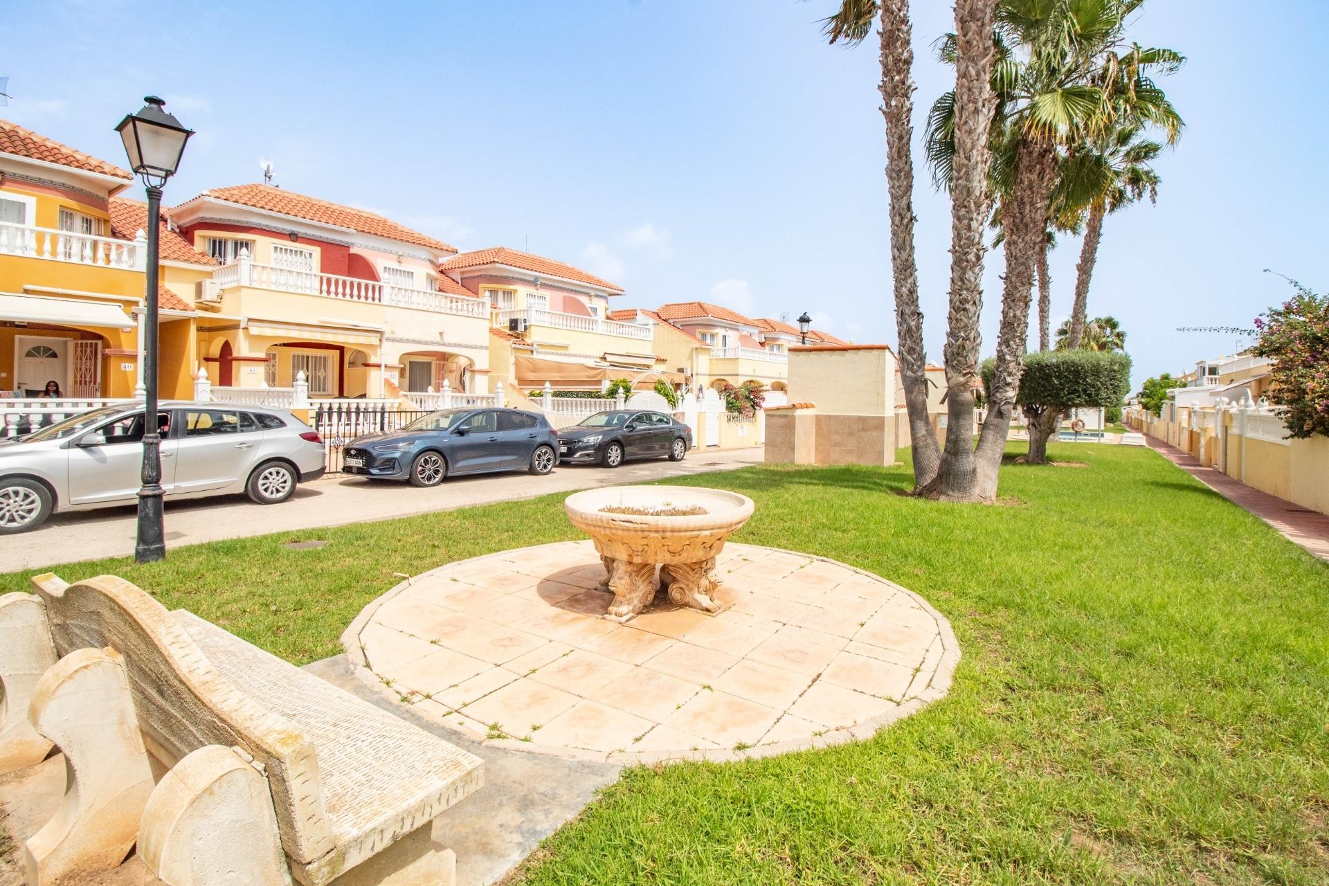 Resale - Terraced house -
Orihuela Costa - La Regia
