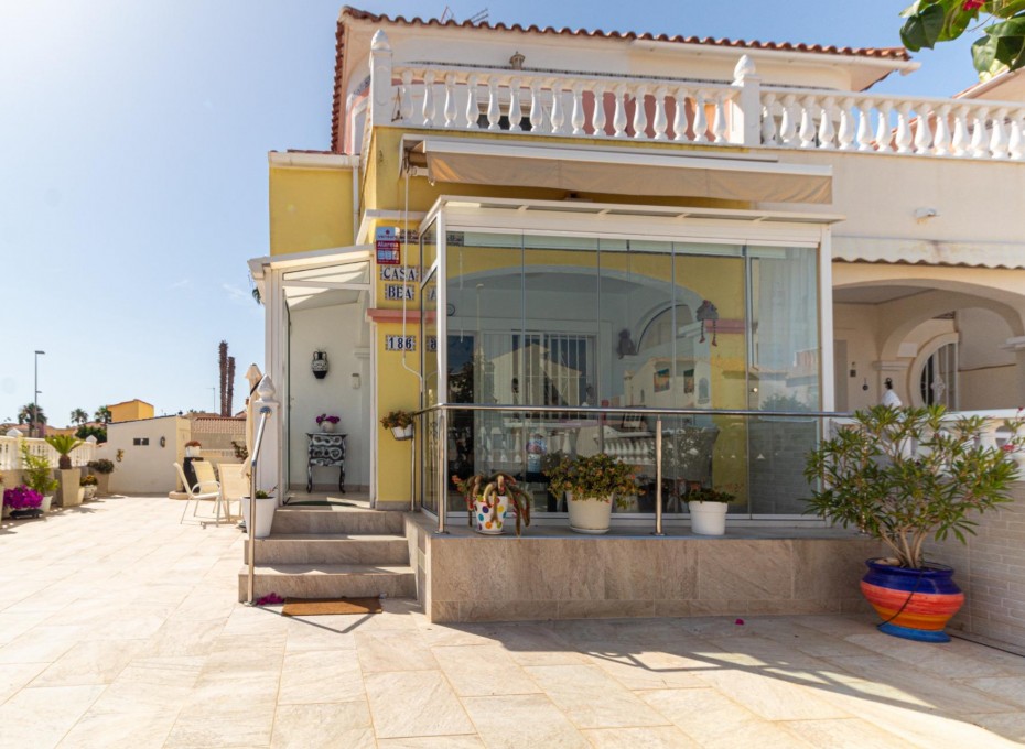 Resale - Terraced house -
Orihuela Costa - La Regia
