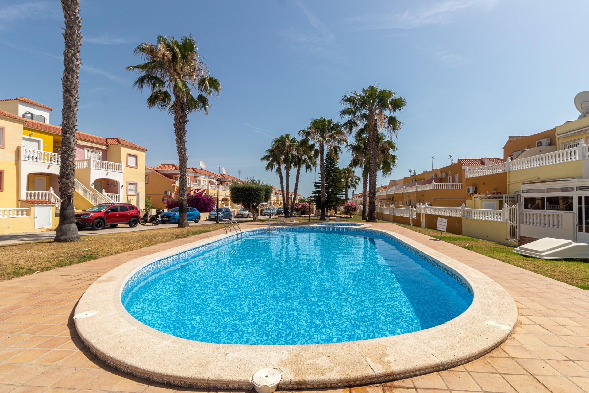 Resale - Terraced house -
Orihuela Costa - La Regia
