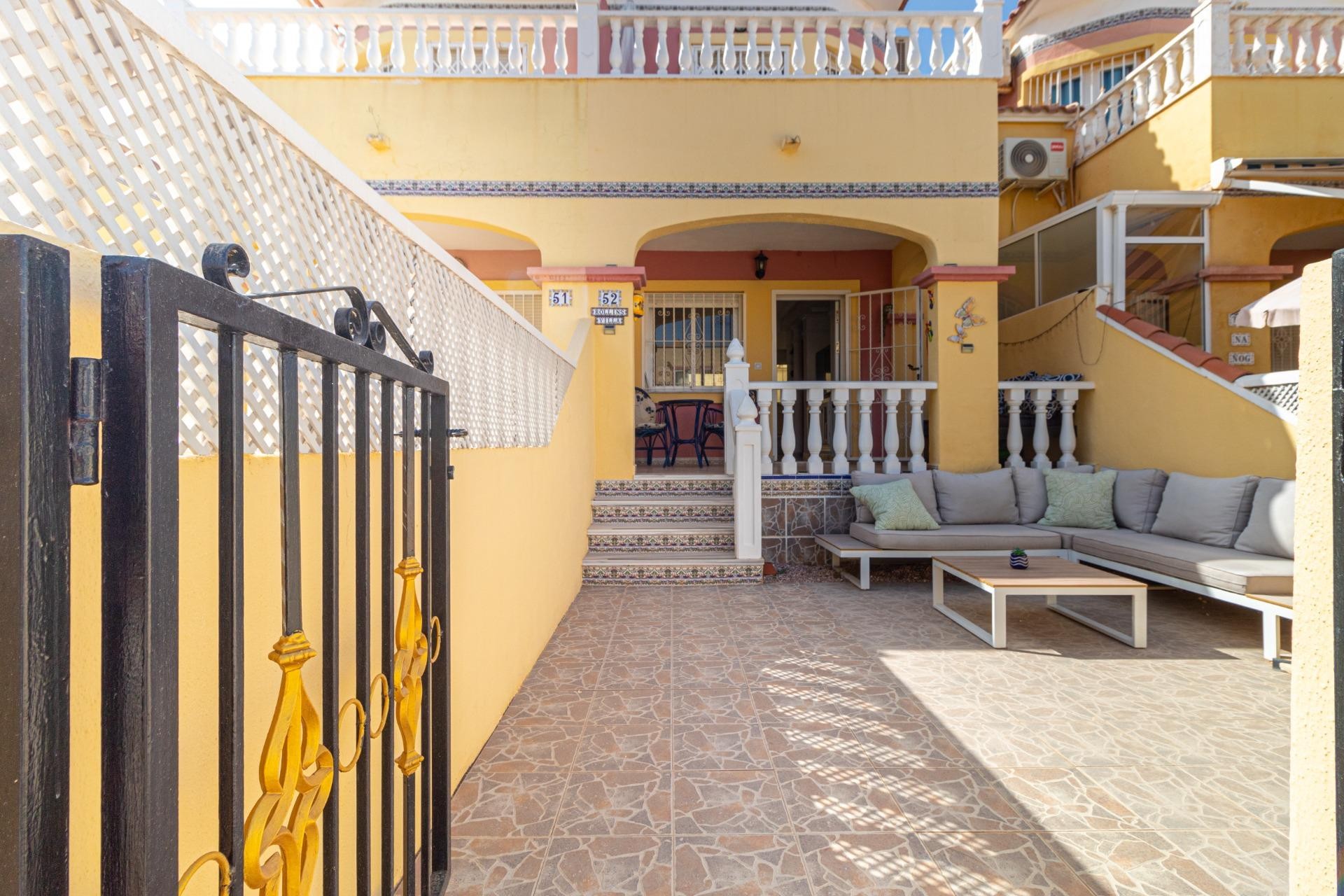 Resale - Terraced house -
Orihuela Costa - La Regia