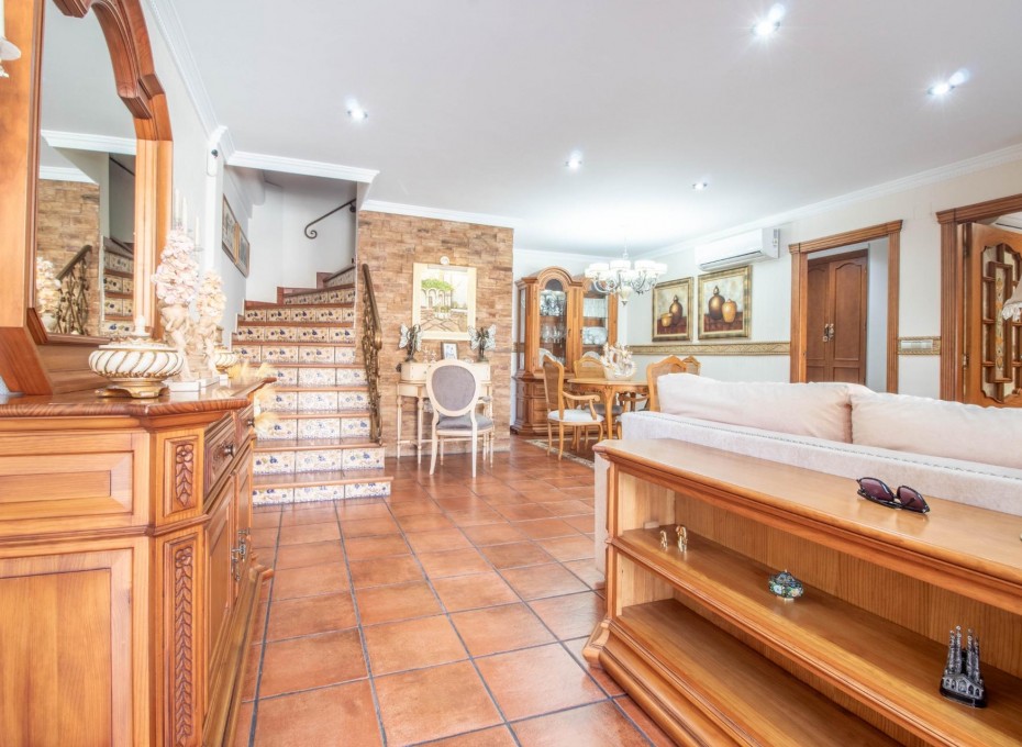 Resale - Terraced house -
Orihuela Costa - La Zenia