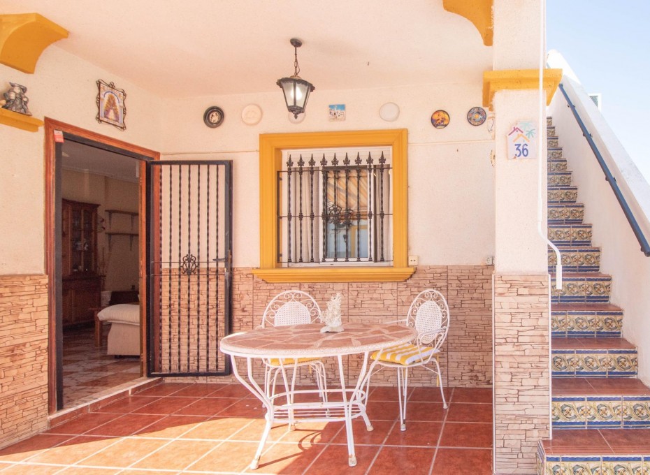 Resale - Terraced house -
Orihuela Costa - La Zenia