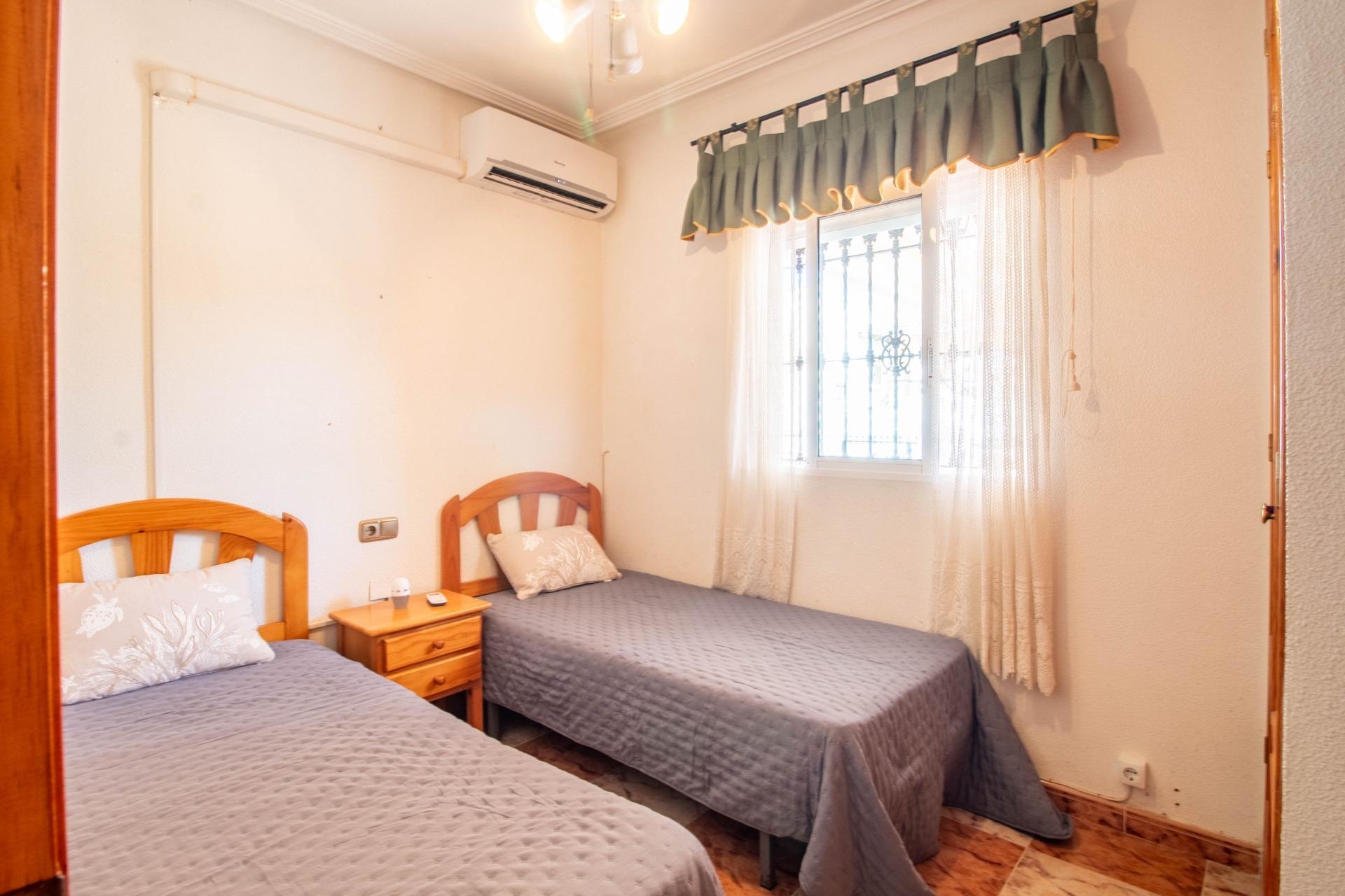 Resale - Terraced house -
Orihuela Costa - La Zenia
