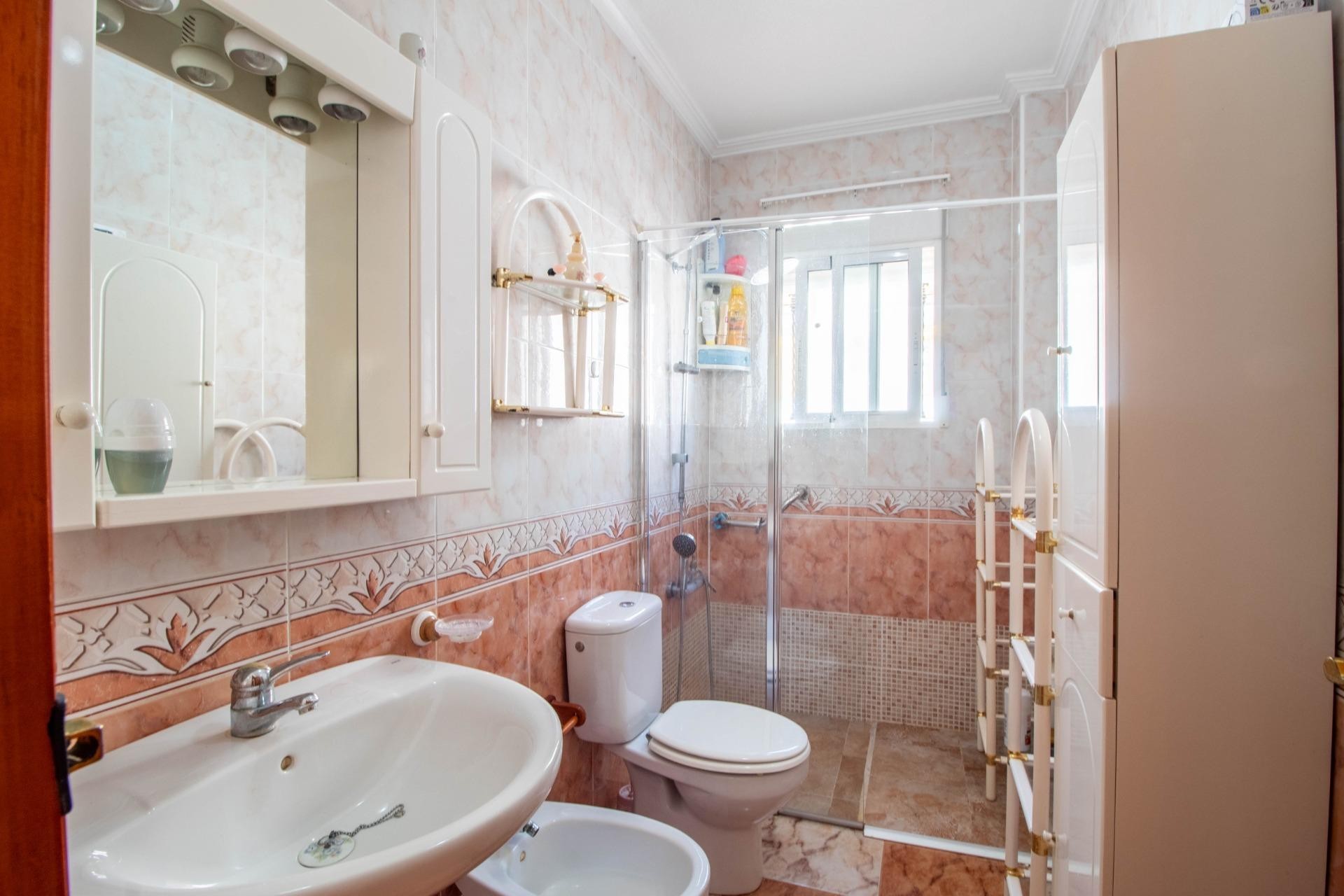 Resale - Terraced house -
Orihuela Costa - La Zenia
