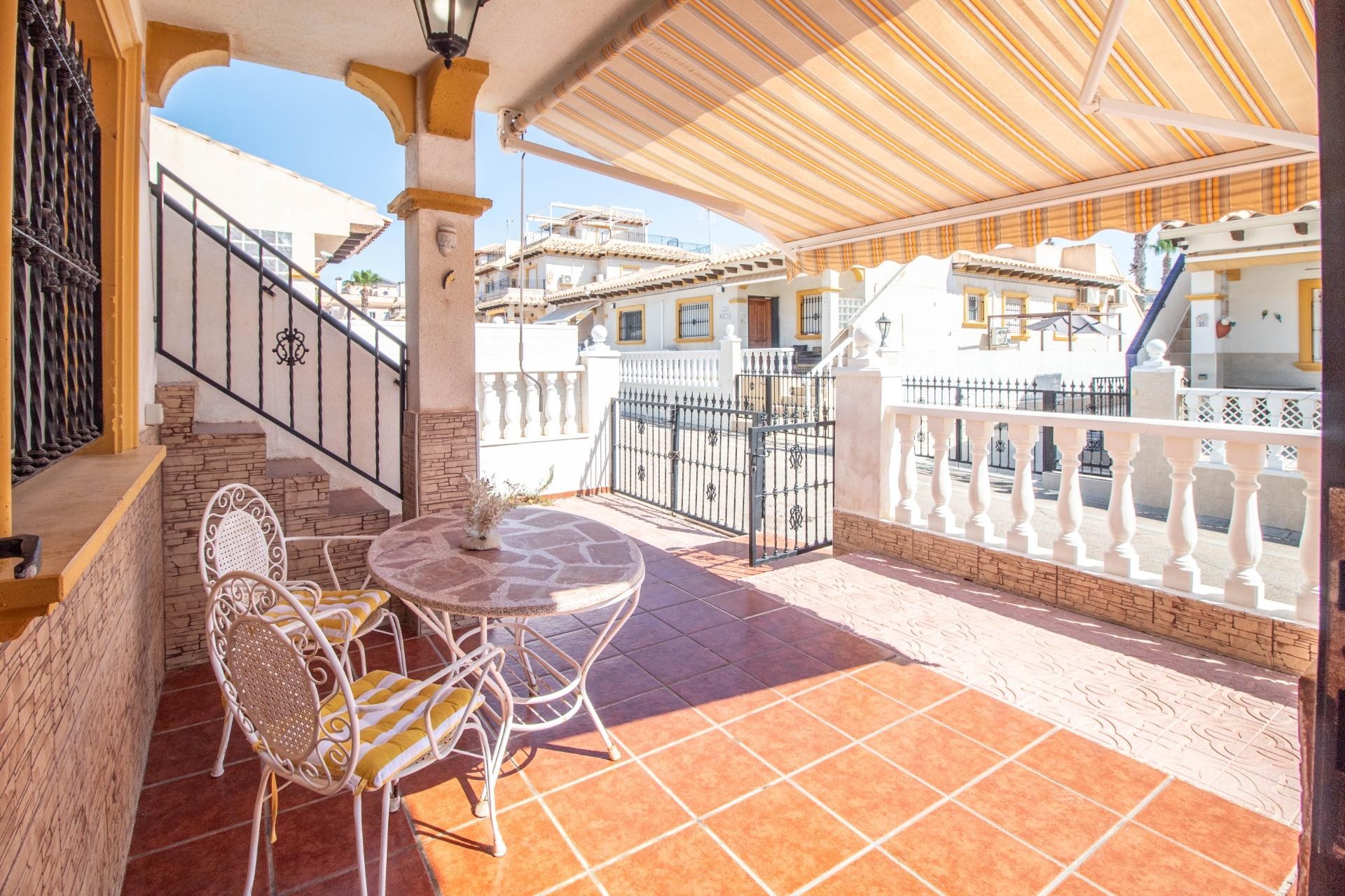 Resale - Terraced house -
Orihuela Costa - La Zenia