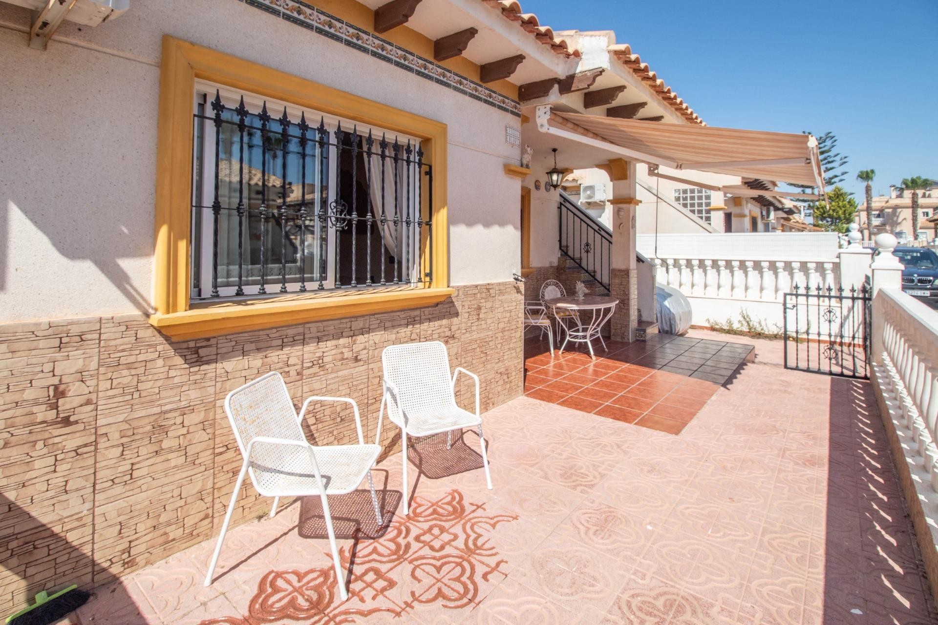 Resale - Terraced house -
Orihuela Costa - La Zenia