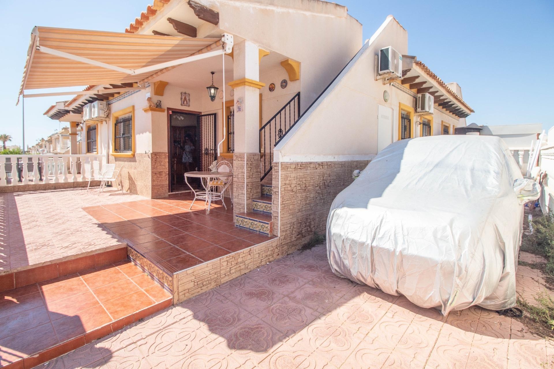 Resale - Terraced house -
Orihuela Costa - La Zenia