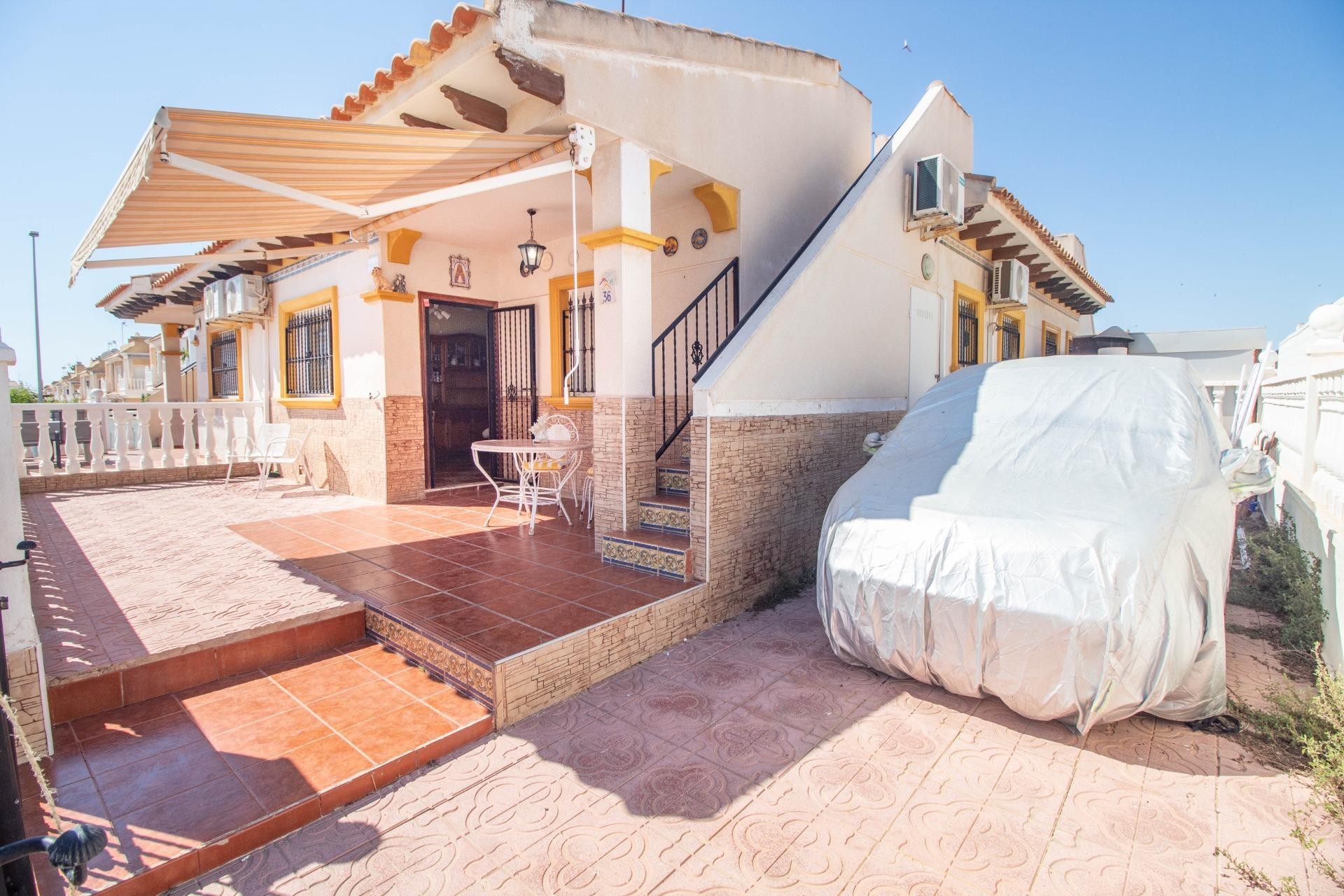 Resale - Terraced house -
Orihuela Costa - La Zenia
