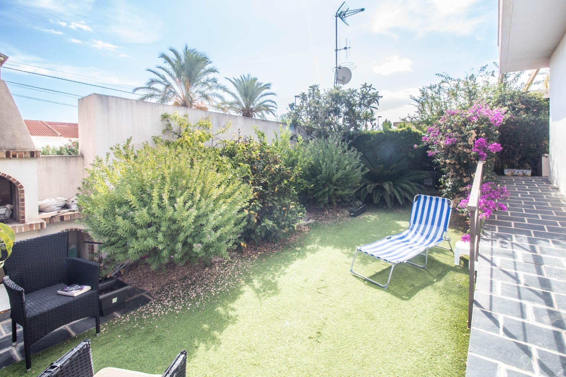 Resale - Terraced house -
Pilar de la Horadada - Mil Palmeras