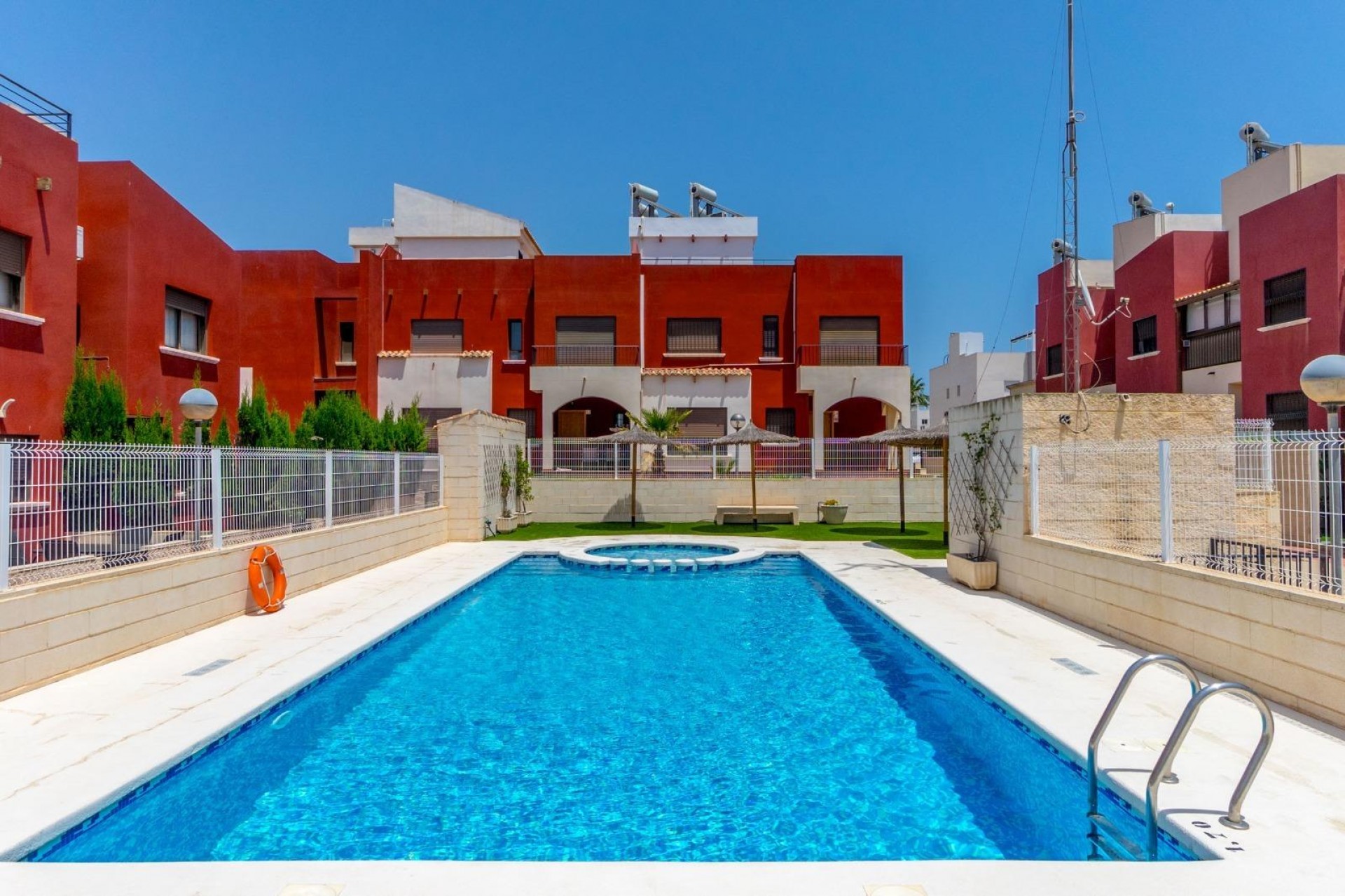 Resale - Terraced house -
Torrevieja - Aguas Nuevas