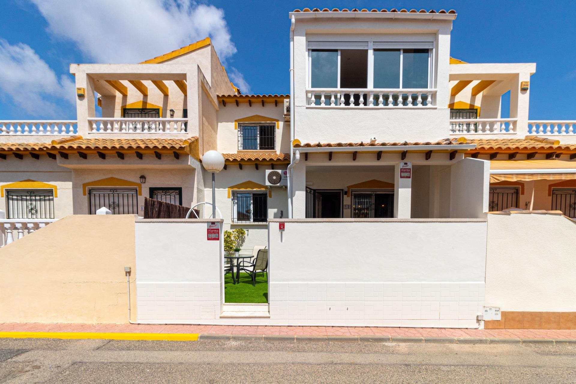 Resale - Terraced house -
Torrevieja - Los altos