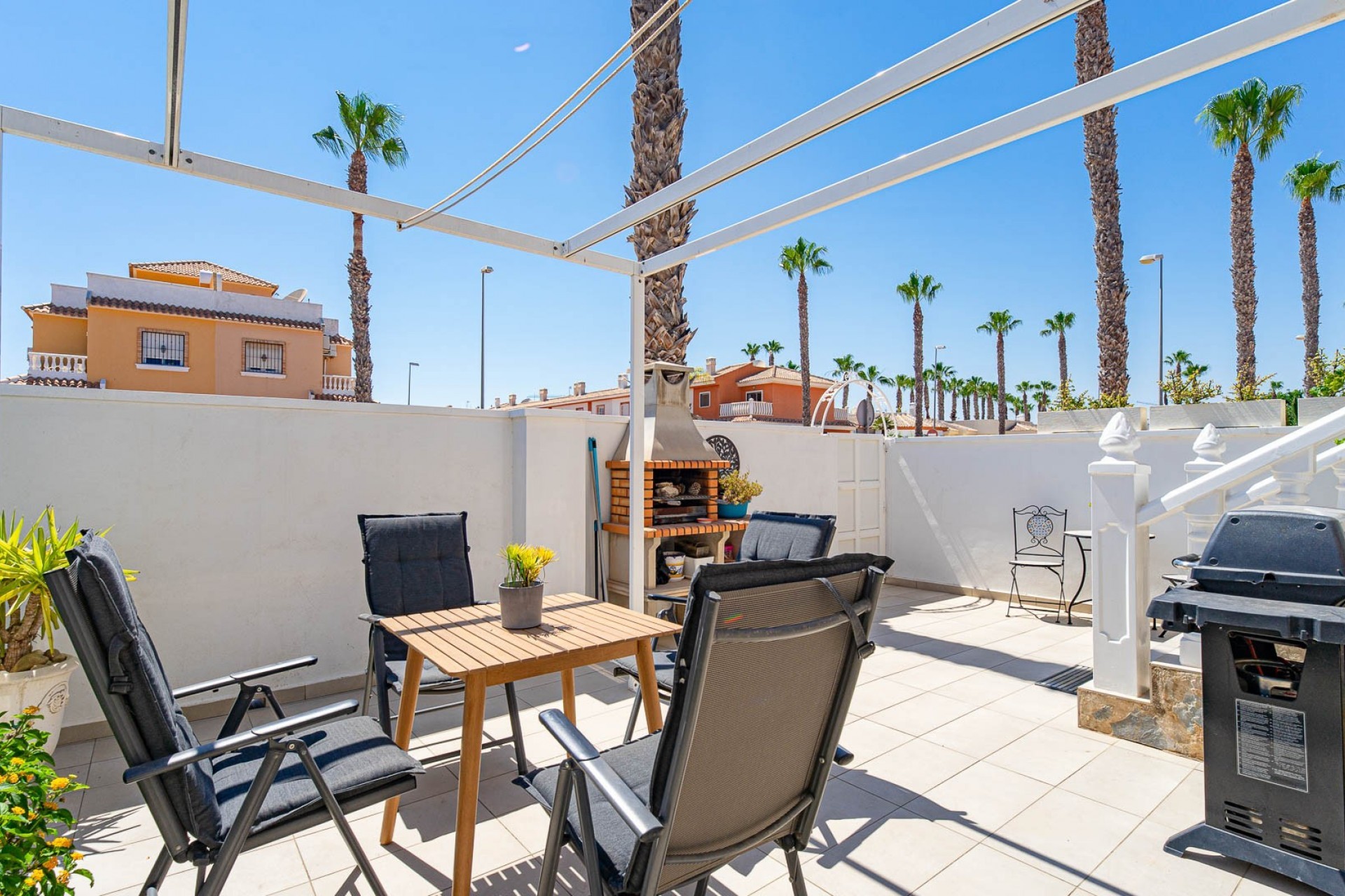 Resale - Townhouse -
Ciudad Quesada - Doña Pepa