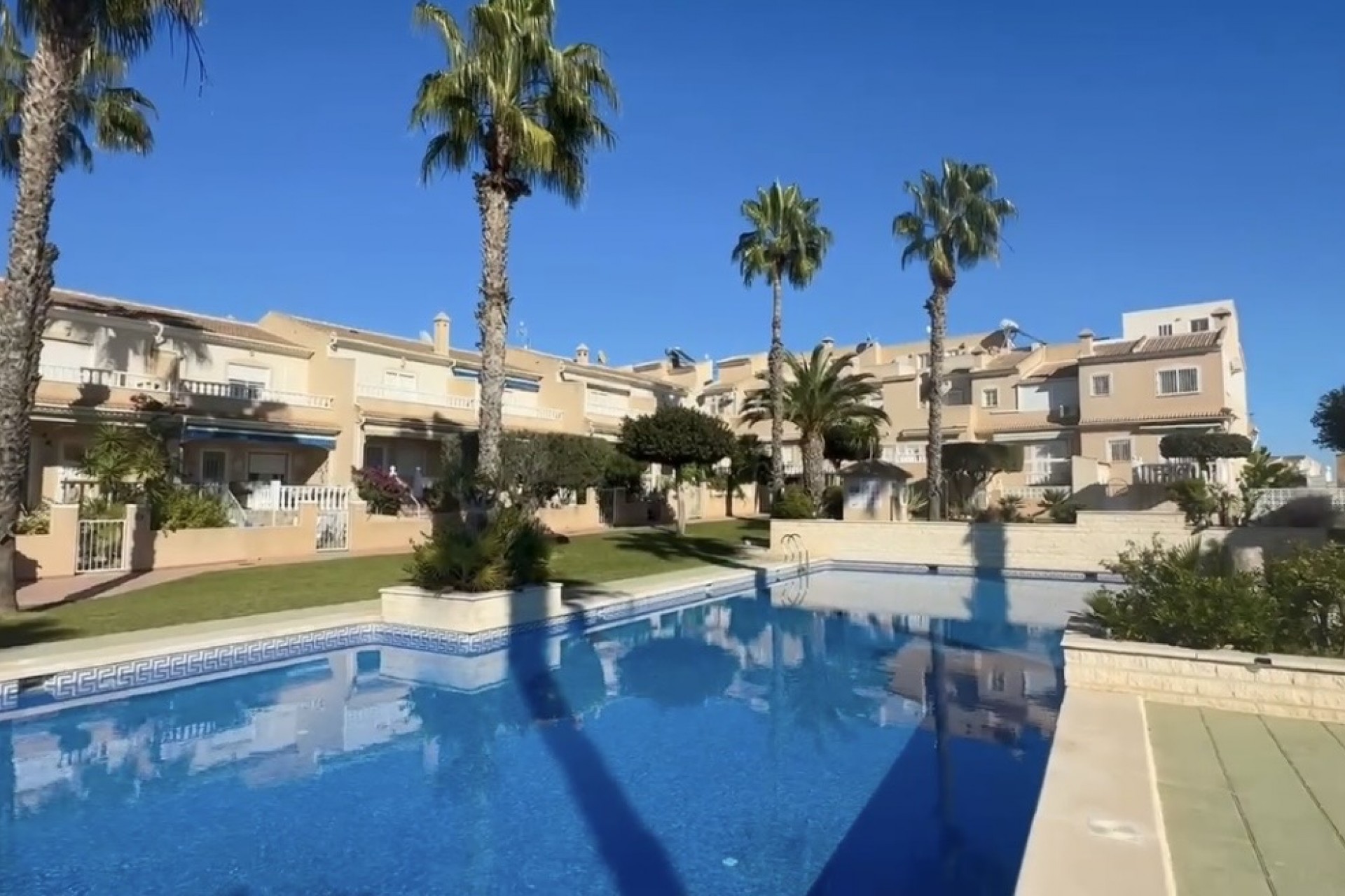 Resale - Townhouse -
Ciudad Quesada - Doña Pepa