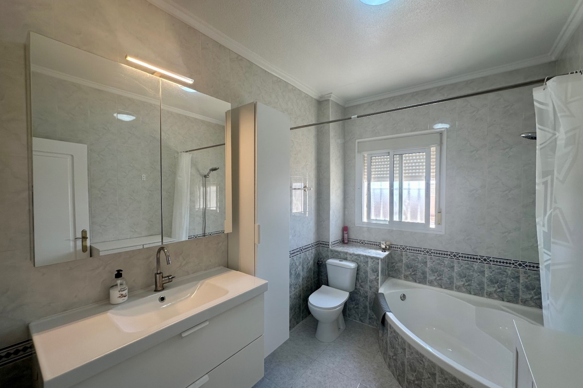 Resale - Townhouse -
Ciudad Quesada - Doña Pepa