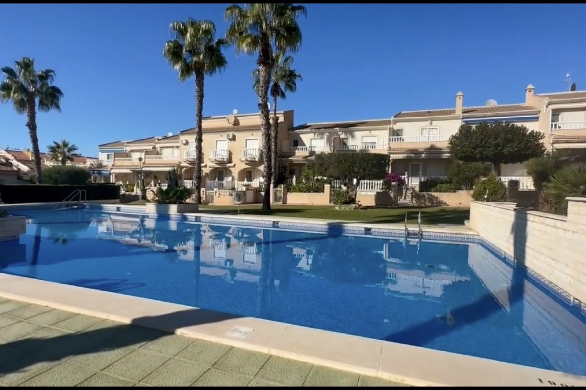 Resale - Townhouse -
Ciudad Quesada - Doña Pepa