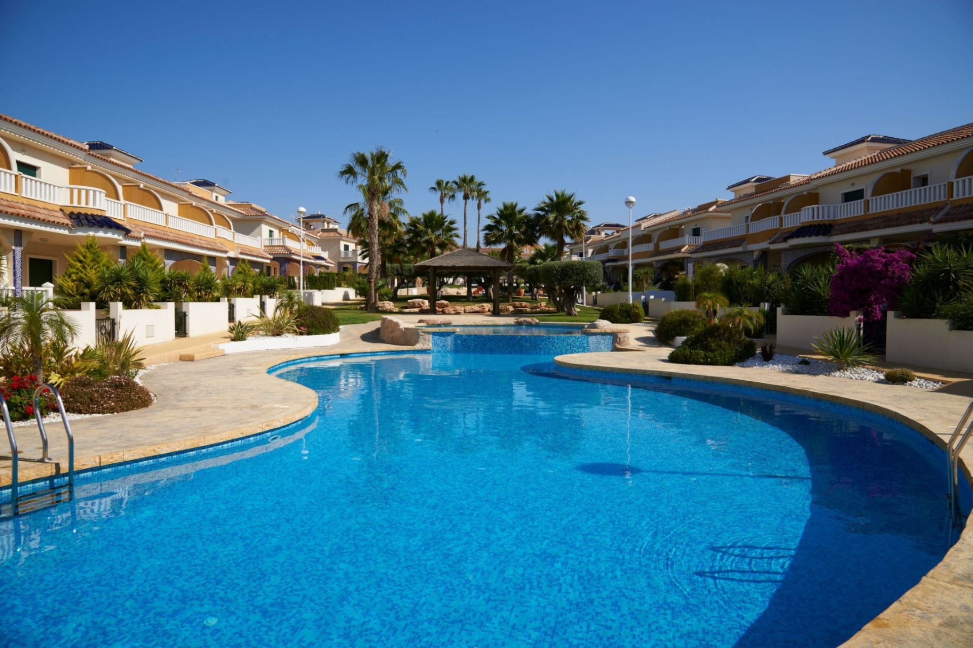 Resale - Townhouse -
Ciudad Quesada - Doña Pepa