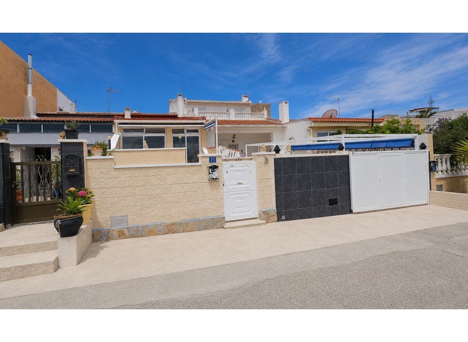 Resale - Townhouse -
Ciudad Quesada