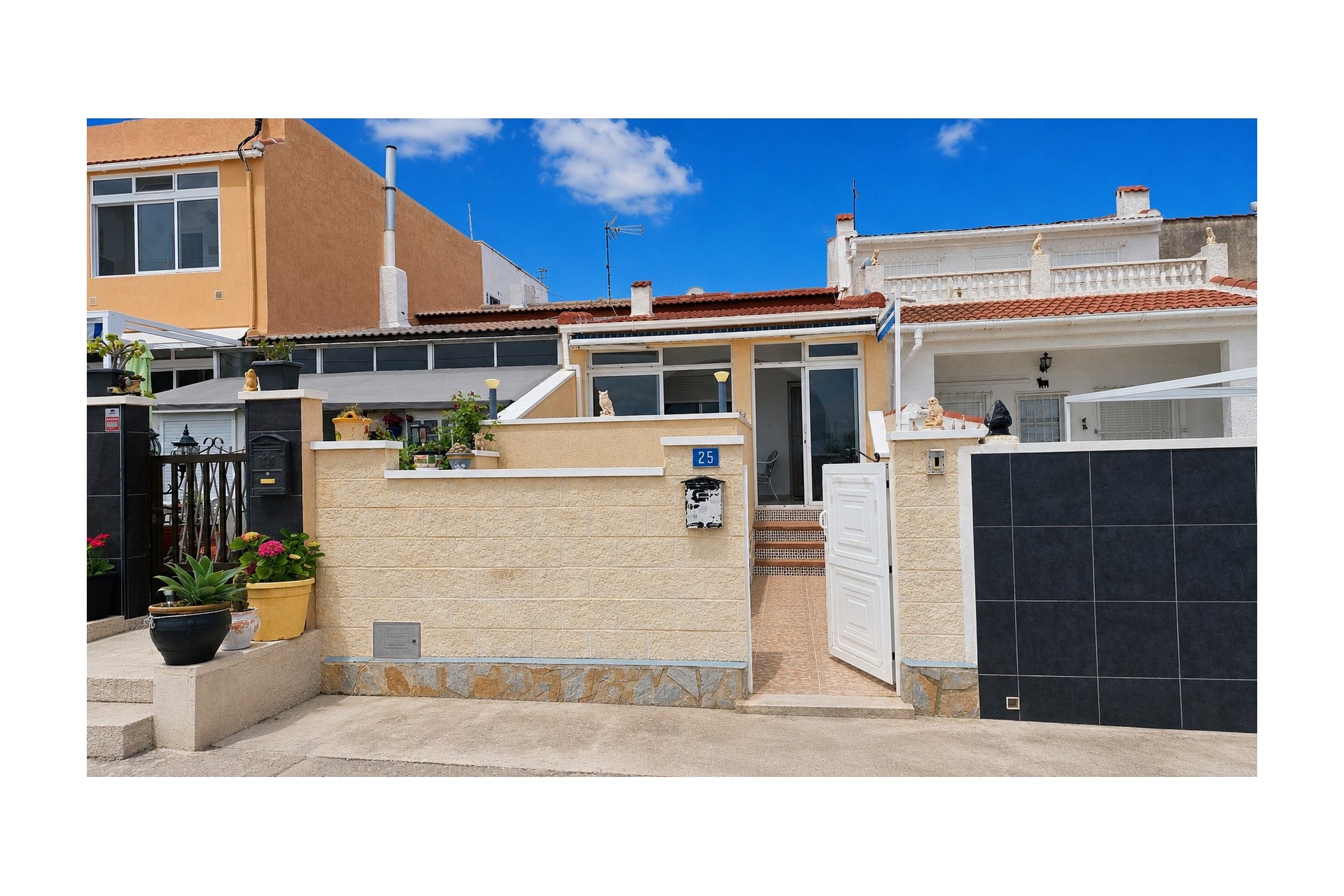 Resale - Townhouse -
Ciudad Quesada