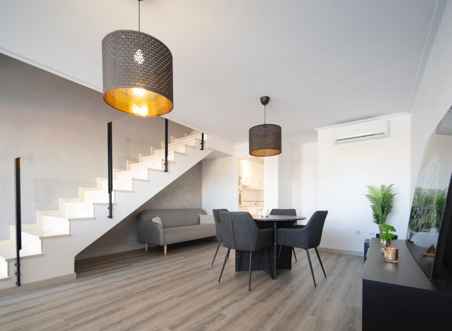 Resale - Townhouse -
Los Balcones