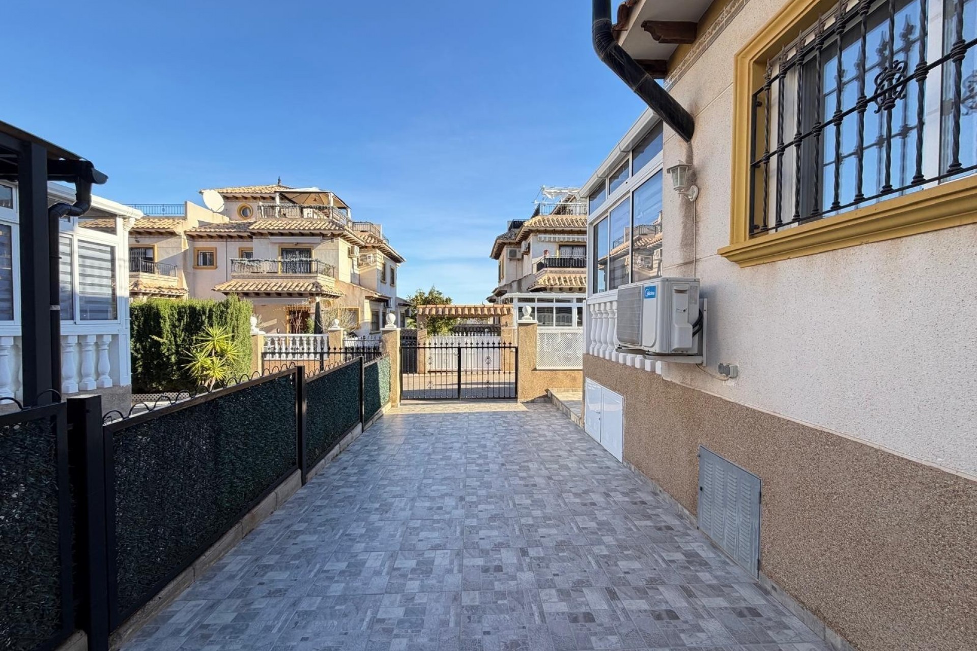 Resale - Townhouse -
Orihuela Costa - Las Filipinas