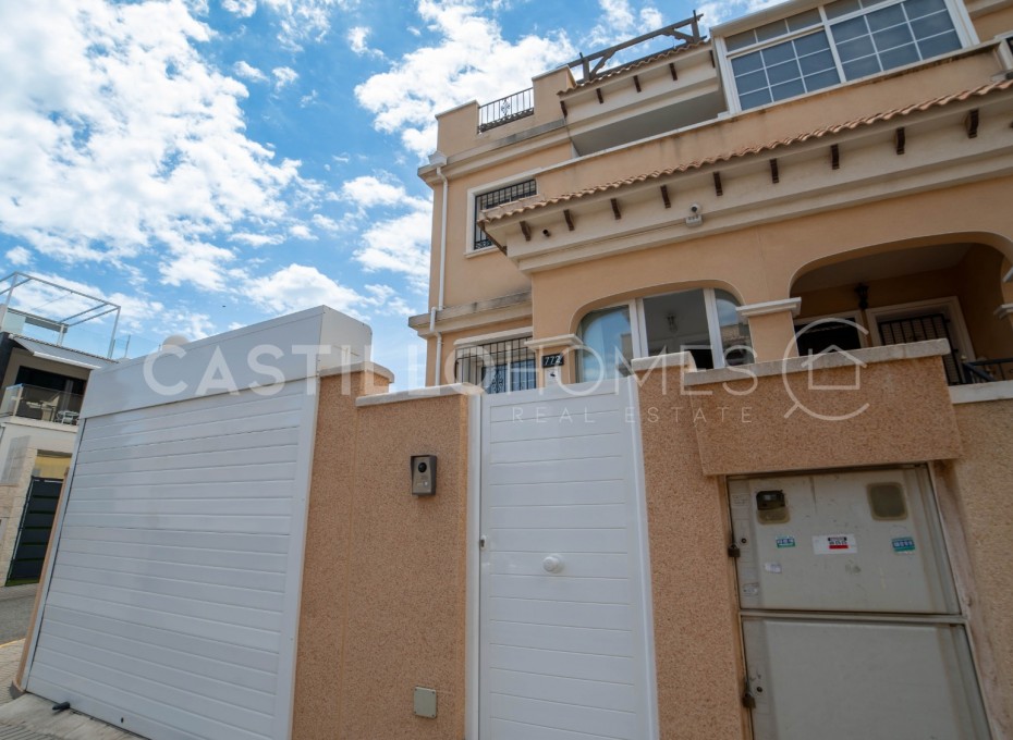 Resale - Townhouse -
Orihuela Costa - Villamartín