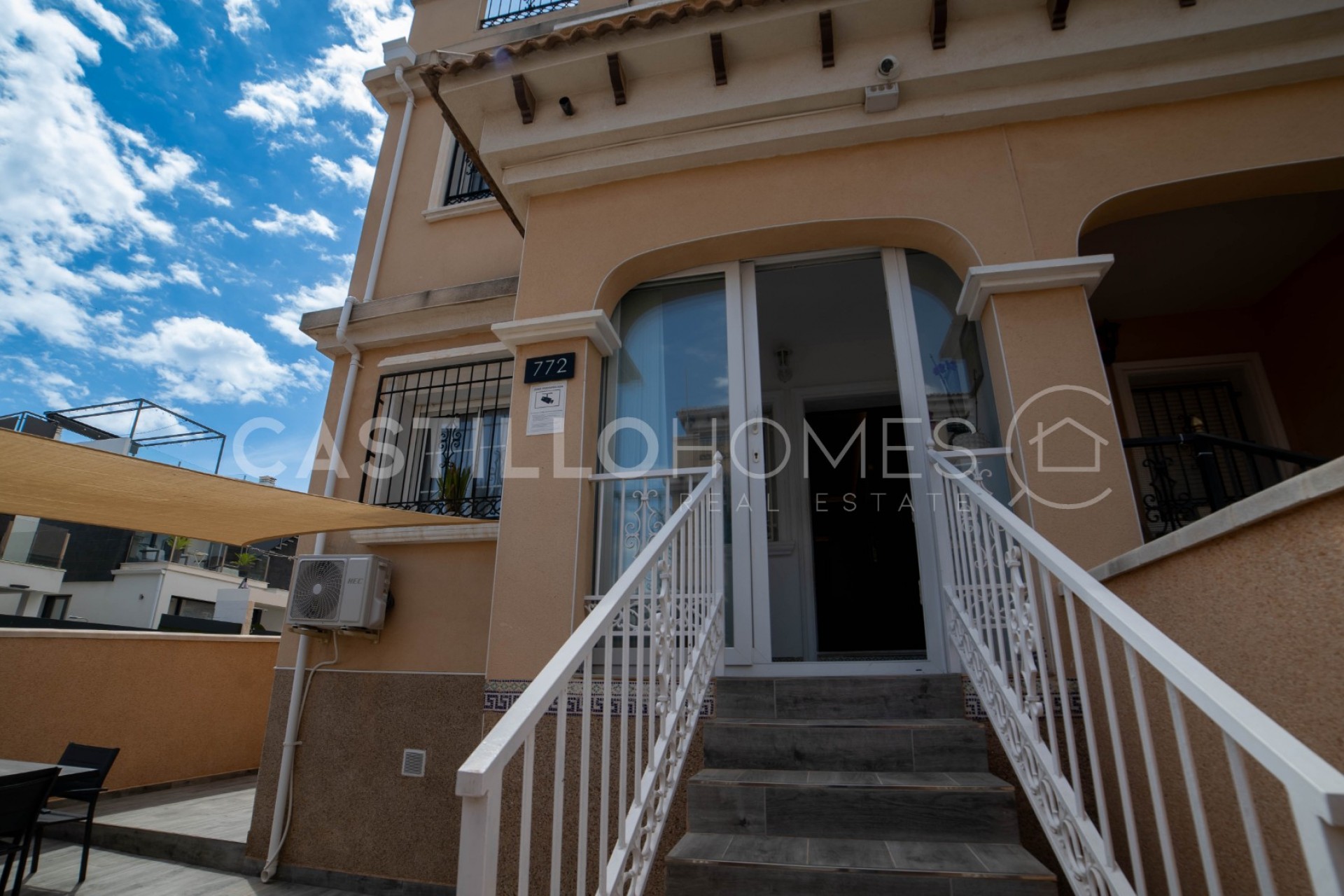 Resale - Townhouse -
Orihuela Costa - Villamartín