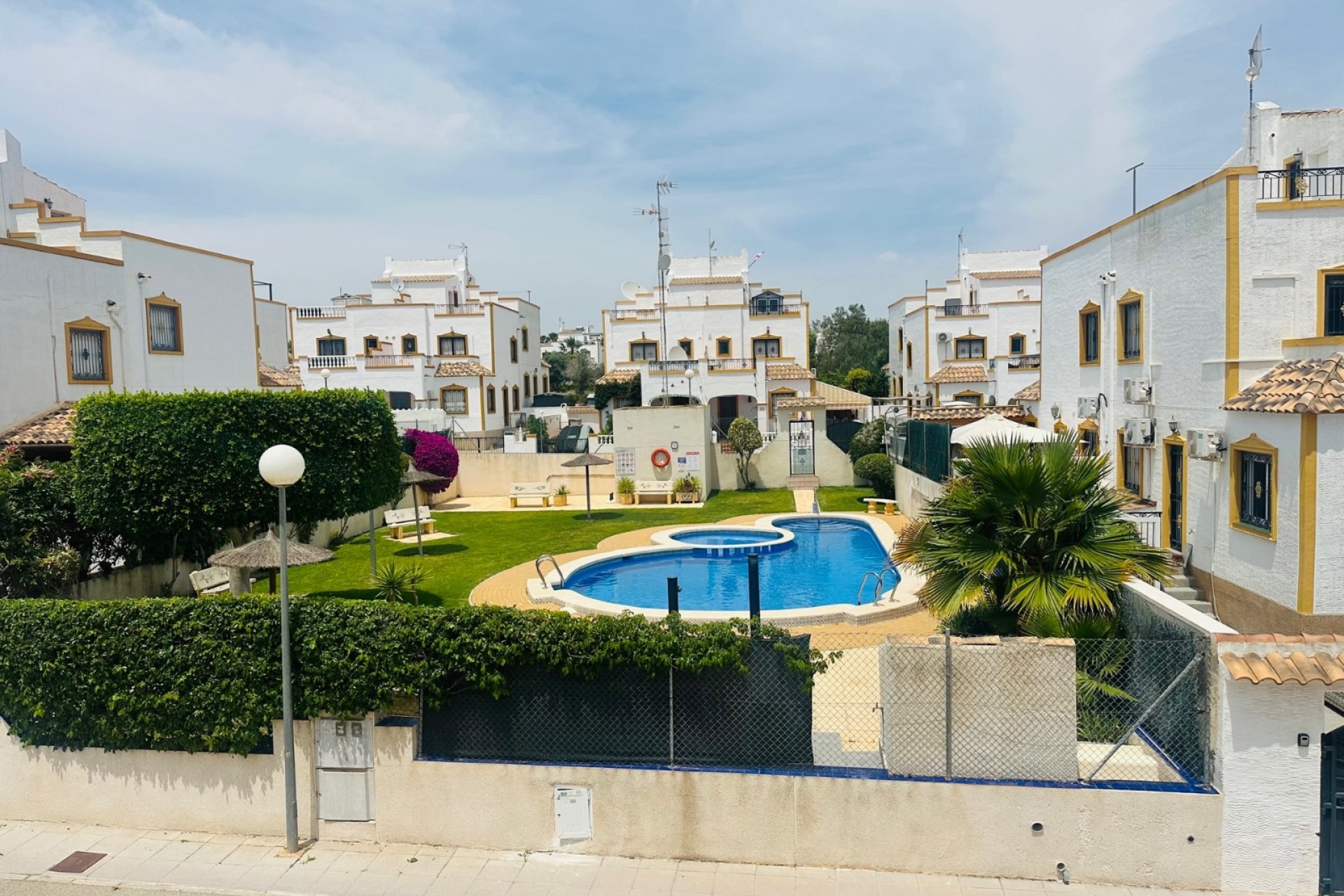 Resale - Townhouse -
Orihuela - Entre Naranjos Vistabella