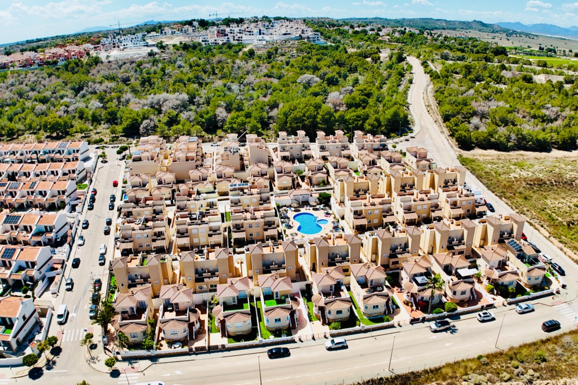 Resale - Townhouse -
San Miguel de Salinas - Ciudad de las comunicaciones
