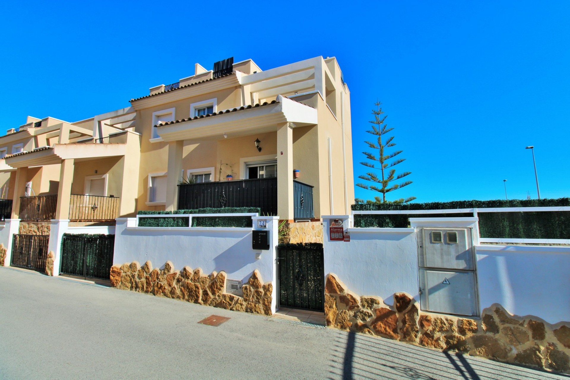 Resale - Townhouse -
San Miguel de Salinas