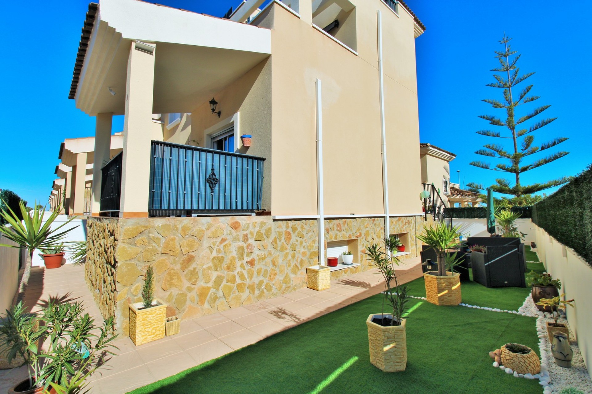 Resale - Townhouse -
San Miguel de Salinas